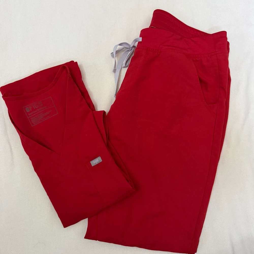 Figs Women’s Red Scrub Set